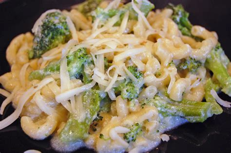 Pepper Jack Mac and Cheese with Broccoli - Eat at Home