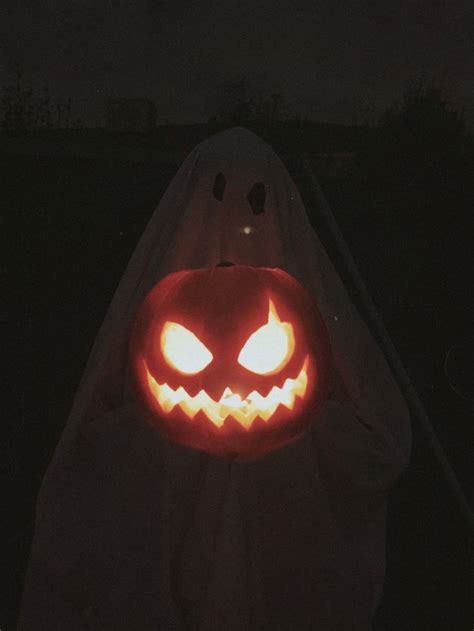 70+ Halloween Aesthetic Pictures To Give You That Spooky Feeling