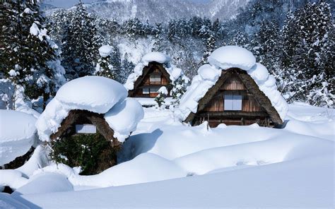 This Picturesque Japanese Village Is One of the Snowiest Places on the ...