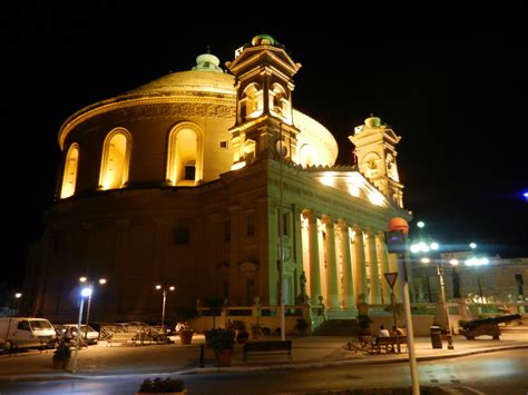 The Mosta Dome in Malta, one of the largest free-standing domes in the ...