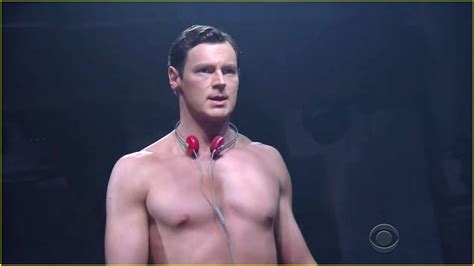 Benjamin Walker Goes Shirtless for 'American Psycho' Performance on ...