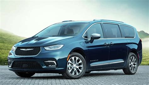 Chrysler’s Pacifica minivan includes segment’s first plug-in hybrid model