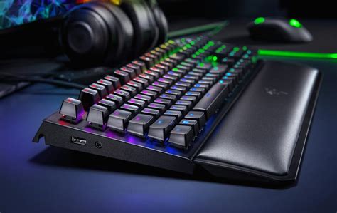 Razer BlackWidow Elite mechanical gaming keyboard detailed with on ...