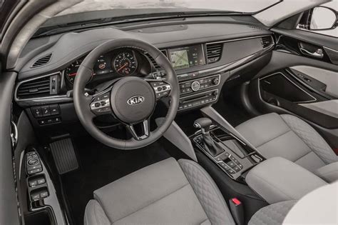 2019 Kia Cadenza Pictures - 84 Photos | Edmunds