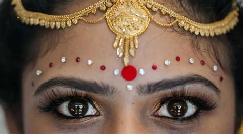 Know the Significance of Bindi in Hindu Tradition | A Detailed Insight ...