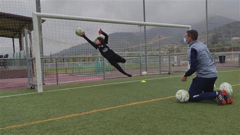 FOOTBALL GOALKEEPER TRAINING