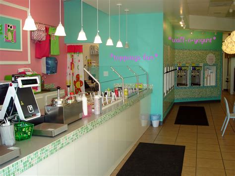 A nice looking interior design for an ice cream shop. | Sorveteria ...