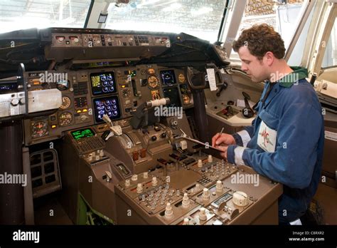 Boeing 757 Cockpit