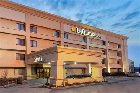 La Quinta Inn & Suites by Wyndham Chicago Gurnee | Gurnee, IL Hotels