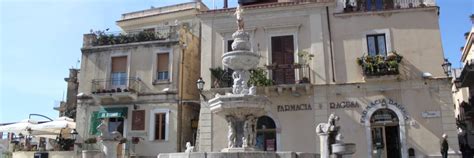 Fountain Piazza Duomo in Taormina - Sicily - TravelTaormina.com