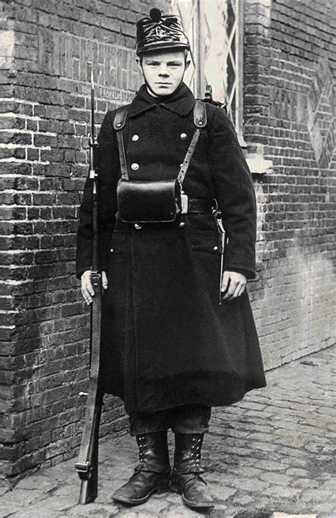 Belgium infantryman 1914 | Military uniform, Medieval period, Military