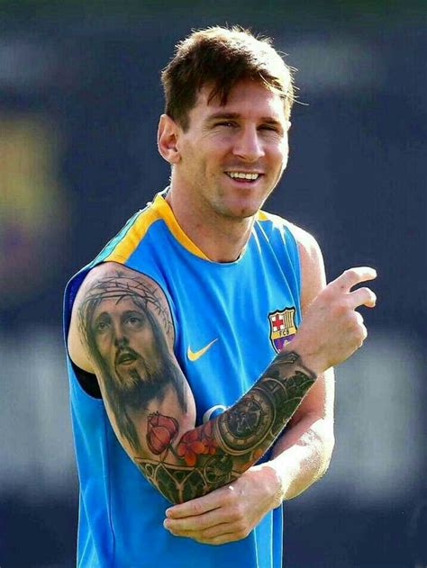 Pin de 𝒂𝒍𝒊𝒆𝒏_ᒍᖇ💙😇 em ليۆ میسی | Tatuagem de jesus, Tatuagem messi ...