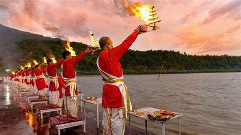 The Timeless Beauty and Devotion of Ganga Aarti in India: A Spiritual ...