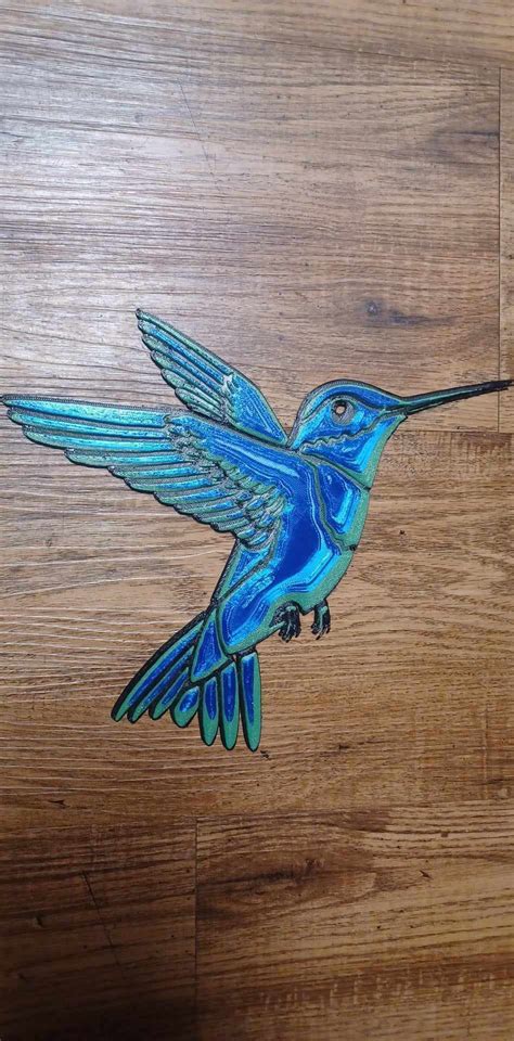 STL file Hummingbird 3D realistic wall decor / Cake topper/ Wall decor ...