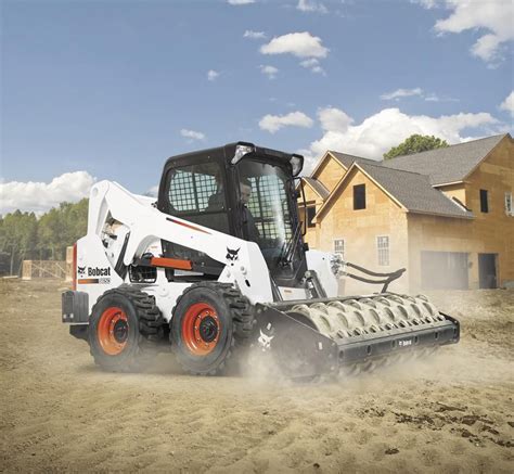 Vibrating roller compactor - BOBCAT