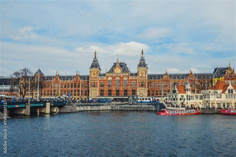 Main station building Amsterdam Central station (Amsterdam Centraal ...