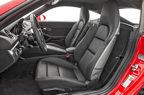 2017 Porsche 718 Cayman interior drivers side - Motor Trend en Español