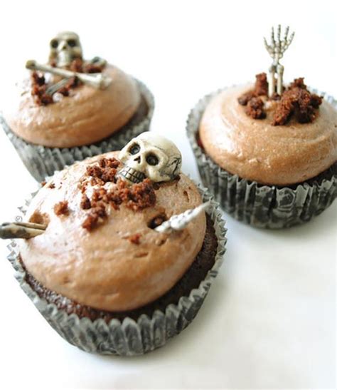 20 Treats and Edible Decorations for Halloween Party Table