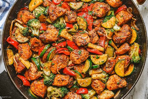 One Pot Chicken and Vegetables Skillet (Healthy & Low Carb)