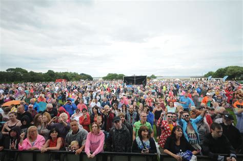 Image of crowds at the Sunday 27 July 2014 in the Bents Park from stage ...