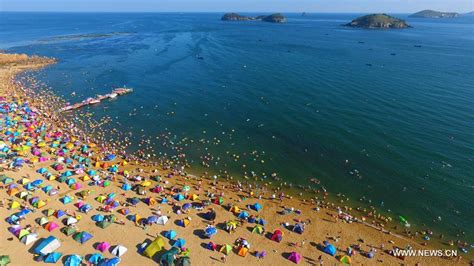 Fujiazhuang beach of Dalian attracts tourists with beautiful scenery ...