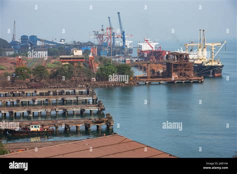 Editorial: MORMUGAO, GOA, INDIA, April 11, 2017 - Loading and unloading ...