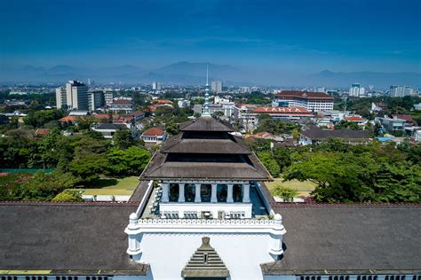 10 Things to Do in Bandung, from Volcanoes to Shopping