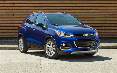 Comparison - Chevrolet Trax LT 2017 - vs - Chevrolet Equinox LT 2018 ...