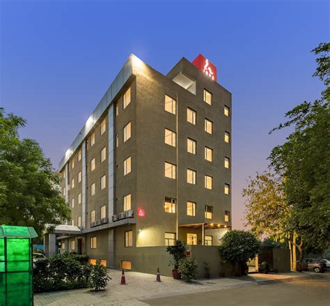 Inde Hotel Cyber City (near Cyber Hub) 𝗕𝗢𝗢𝗞 Gurgaon Hotel