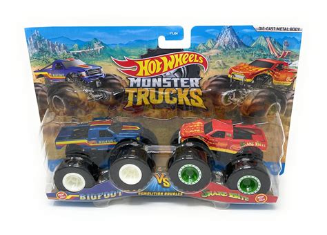 Hot Wheels Monster Trucks Bigfoot, Giant Wheels, Including Crushable ...