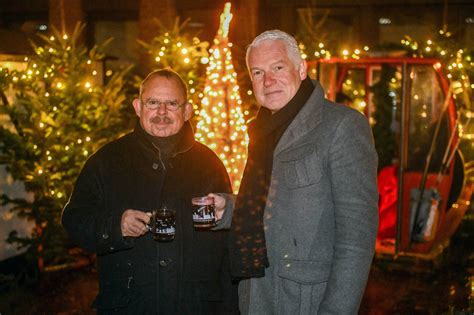 Kempen: Weihnachtsmarkt mit Glühwein auf dem Buttermarkt eröffnet