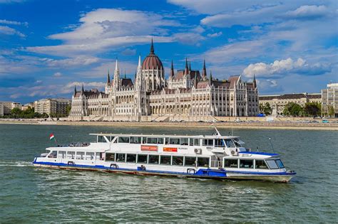 Dinner & Cruise with Live Music Budapest - KONGRES – Europe Events and ...