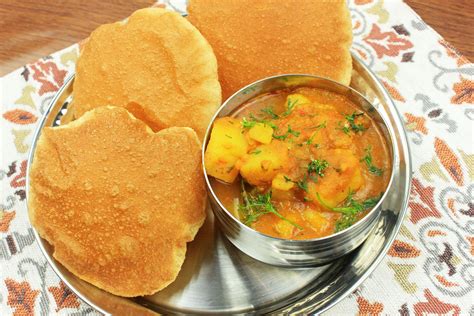 Aloo Poori Recipe | Curry recipes indian, Aloo poori recipe, Curry recipes