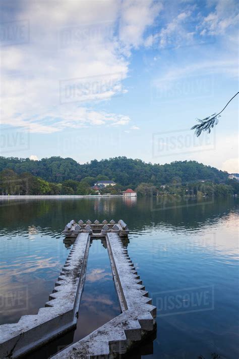 Kandy Lake and the Temple of the Tooth, Kandy, UNESCO World Heritage ...