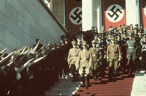 36 Chilling Photos That Explain The Nazis' Rise To Power