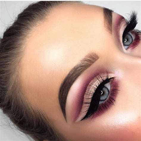 Stunning mauve eye makeup