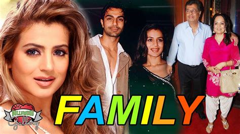 Ameesha Patel Family With Parents, Brother, Boyfriend & Friend - YouTube