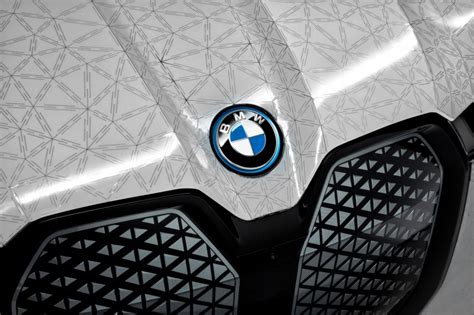 BMW unveils its new color-changing paint technology at CES | BMWCoop