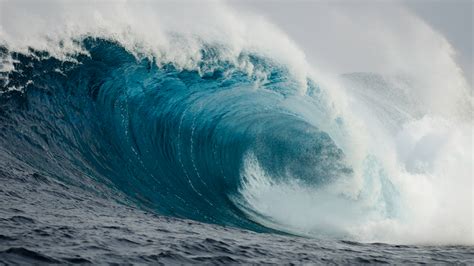 AI can predict when massive rogue waves will strike next | Live Science