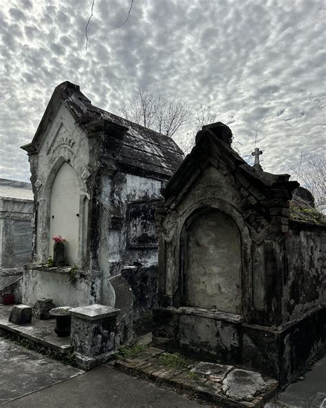 Metairie Cemetery : r/CemeteryPorn