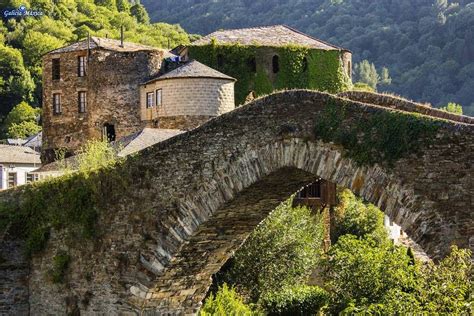 Buenos días. En la foto el puente y castillo de Navia de Suarna. #lugo ...