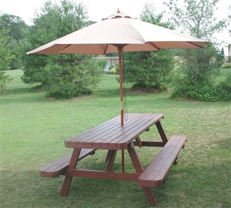 Picnic Table with Umbrella | 9Rental