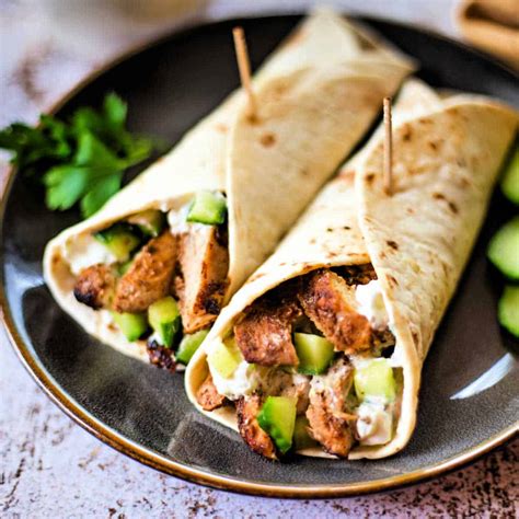 easy chicken shawarma wrap recipe - setkab.com