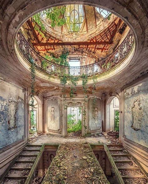 Amazing interior architecture of an abandoned building in France ...