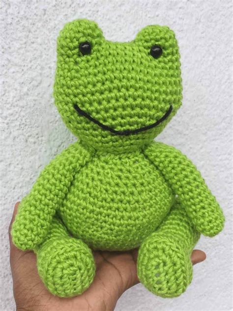 Felicity the Frog Crochet Pattern (Free!)