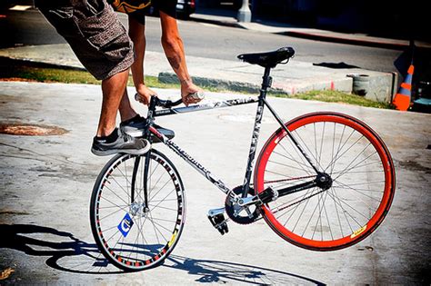 Specialized Fixie Bikes: Fixed Fixie Bike Tricks