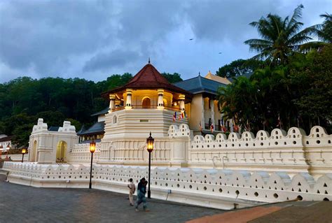 Temple of the Tooth Relic in Kandy | Mahaweli Tours & Holidays