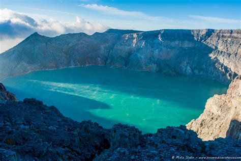 Kawah Ijen - Discovering the Crater at Sunset - A Nomadic Existence