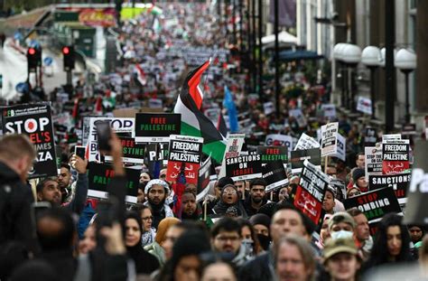 London pro-Palestinian protests demand an end to Gaza siege : NPR