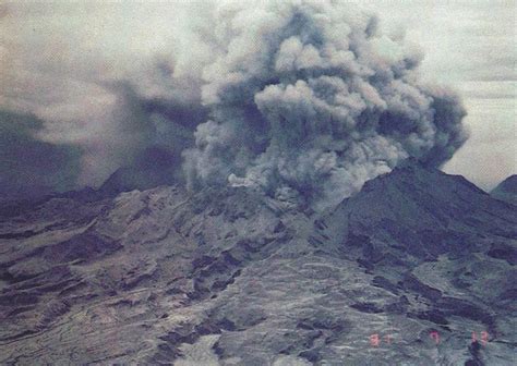 Mt. Pinatubo in 1991 the last eruption in the Philippines | Scenery ...